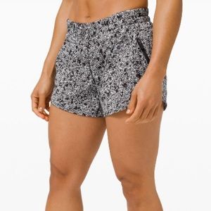 Tracker 4” shorts sporadic black rhino grey